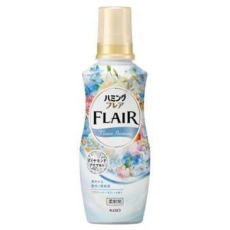  KAO Flair Flower Harmony Кондиционер-смягчитель для белья с гармоничным цветочным ароматом и нотками зеленого яблока и ландыша, бутылка с колпачком-дозатором 520мл., фото 1 