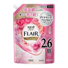  KAO Flair Floral Sweet Кондиционер-смягчитель для белья со сладким цветочным ароматом и нотками персика и ванили, сменная упаковка с крышкой 940мл., фото 1 