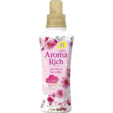  LION Кондиционер-ополаскиватель Aroma Rich Sakura для белья 400мл, фото 1 