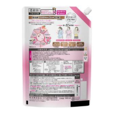  KAO Flair Floral Sweet Кондиционер-смягчитель для белья со сладким цветочным ароматом и нотками персика и ванили, сменная упаковка с крышкой 940мл., фото 2 