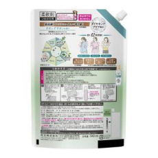  KAO Flair Savon de Savon Кондиционер-смягчитель для белья с изящным ароматом цветочного мыла и нотками жасмина и свежей зелени, сменная упаковка с крышкой 940мл., фото 2 