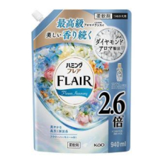  KAO Flair Flower Harmony Кондиционер-смягчитель для белья с гармоничным цветочным ароматом и нотками зеленого яблока и ландыша, сменная упаковка с крышкой 940мл., фото 1 
