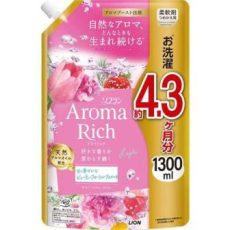  LION Кондиционер для белья Aroma Rich Layla с фруктово-цветочным ароматом, сменная упаковка, 1300мл., фото 1 
