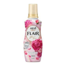  KAO Парфюмированный кондиционер для белья Humming Flair с ароматом цветов, персика и ванили, 520мл., фото 1 