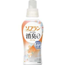  LION Кондиционер для белья "SOFLAN – Premium Deodorizer" (мощный антибактериальный эффект для защиты от неприятного запаха – натуральный аромат цветочного мыла) 480 мл, фото 1 