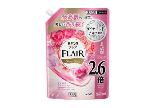 KAO Flair Floral Sweet Кондиционер-смягчитель для белья со сладким цветочным ароматом и нотками персика и ванили, сменная упаковка с крышкой 940мл., фото 1 