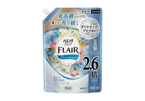  KAO Flair Flower Harmony Кондиционер-смягчитель для белья с гармоничным цветочным ароматом и нотками зеленого яблока и ландыша, сменная упаковка с крышкой 940мл., фото 1 