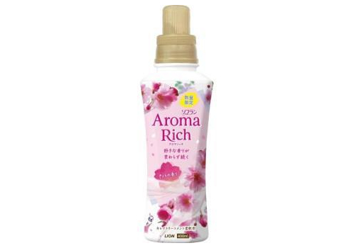  LION Кондиционер-ополаскиватель Aroma Rich Sakura для белья 400мл, фото 1 