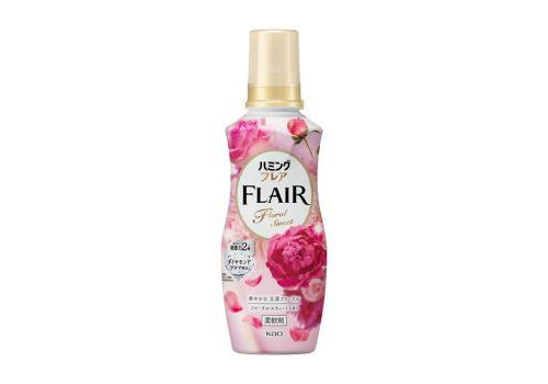  KAO Парфюмированный кондиционер для белья Humming Flair с ароматом цветов, персика и ванили, 520мл., фото 1 